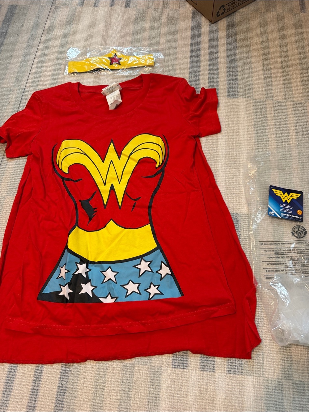 Wonder Woman Graphic Short Sleeve Tee with Yellow Headband /removable cape